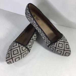 Avon cushion walk size 8 flats shoes